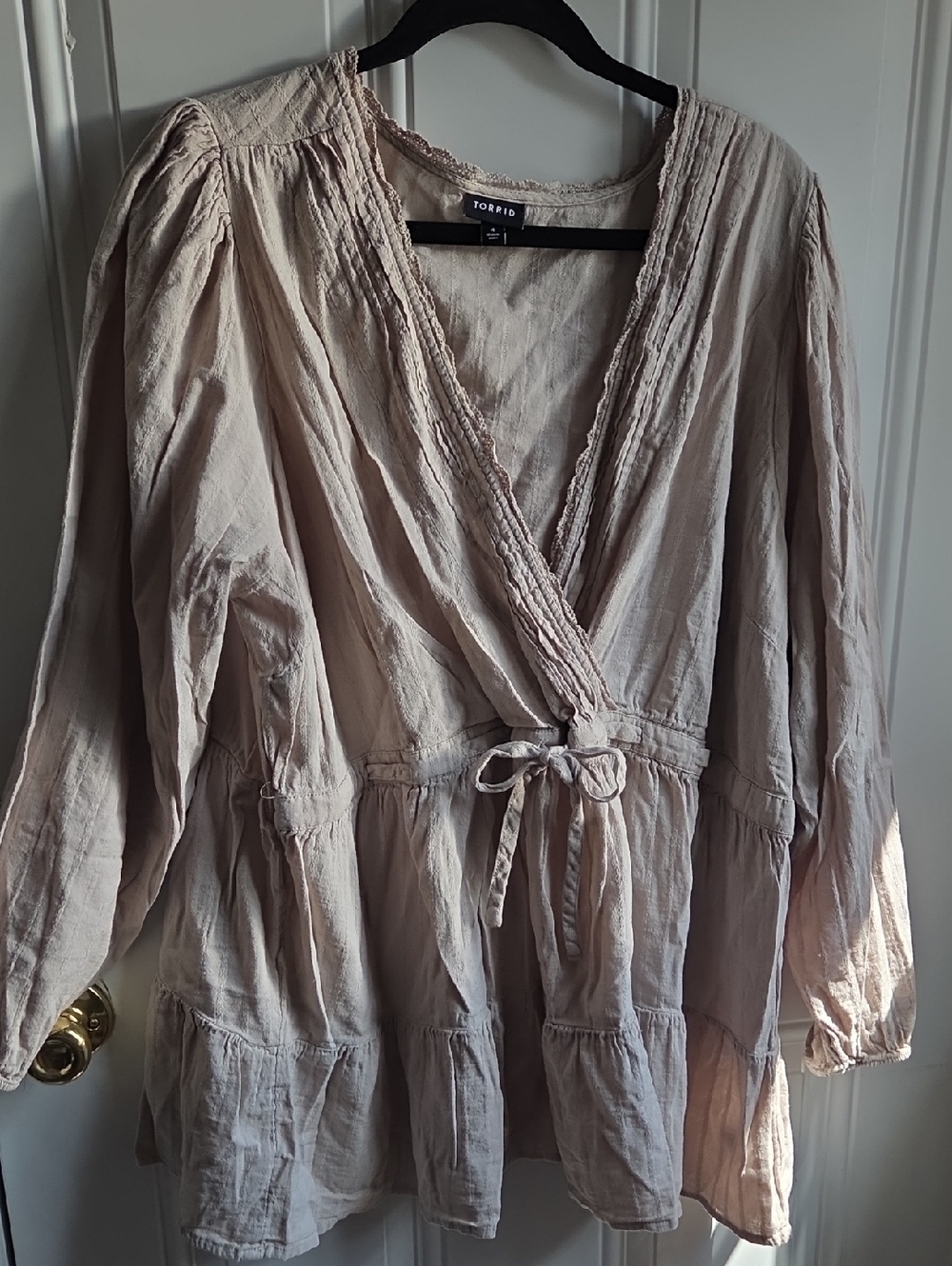 Torrid Size 4 Light Taupe Gauze Boho Wrap Style Blouse with Tie
